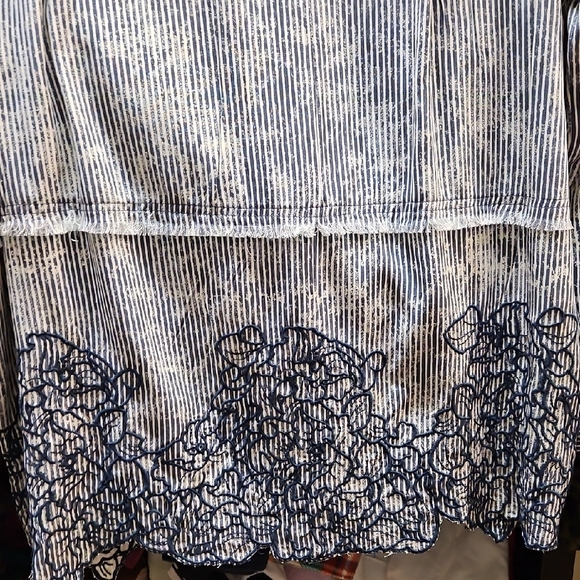 Tru Luxe Jeans Blue Striped Blouse - Picture 6 of 6